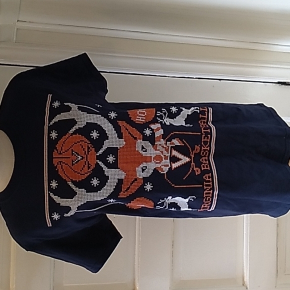University of Virginia Hoos basketball 🏀 Christmas 🎄 shirt medium - Picture 1 of 3
